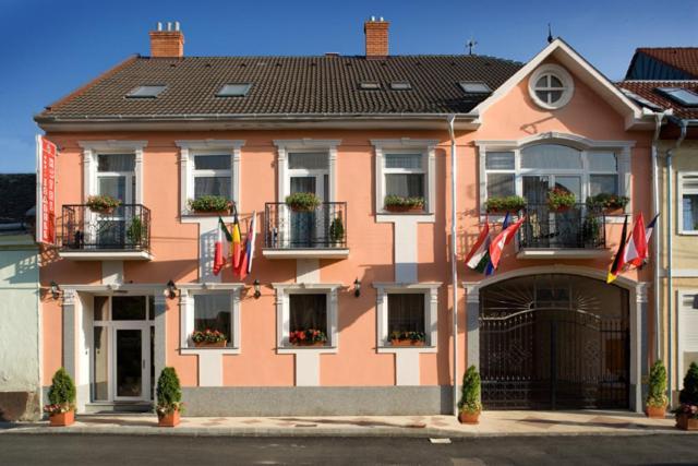 Hotel Isabell Gyor Exterior photo