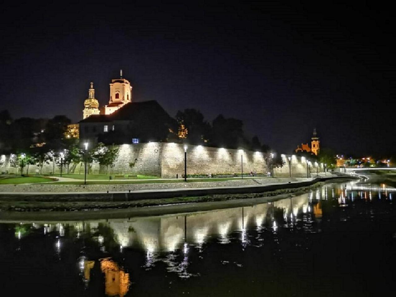 Hotel Isabell Gyor Exterior photo